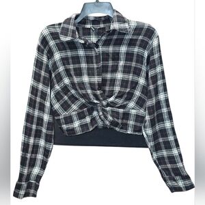 Windsor Black & White Plaid Twist-Front Cropped Flannel Shirt - Size M